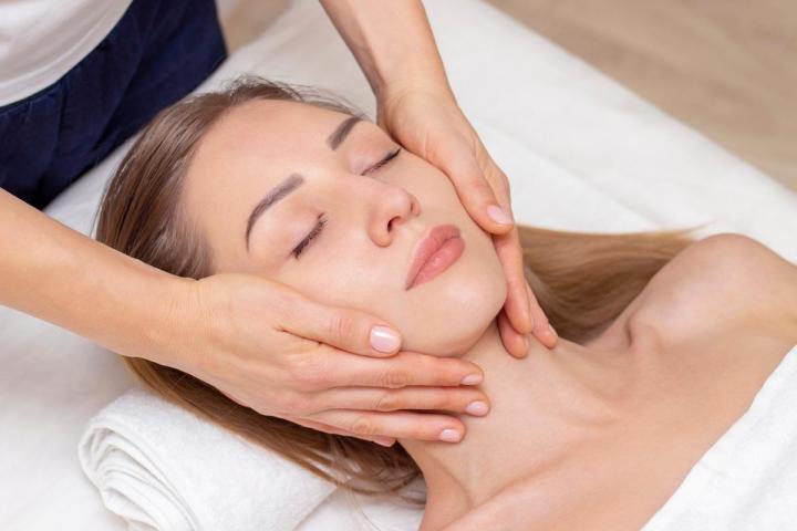 Soins du visage aux huiles essentielles